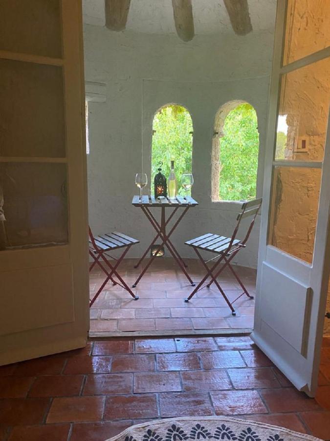 Domaine Le Petit Hameau Aparthotel Cotignac Bagian luar foto