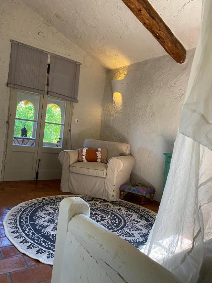 Domaine Le Petit Hameau Aparthotel Cotignac Bagian luar foto