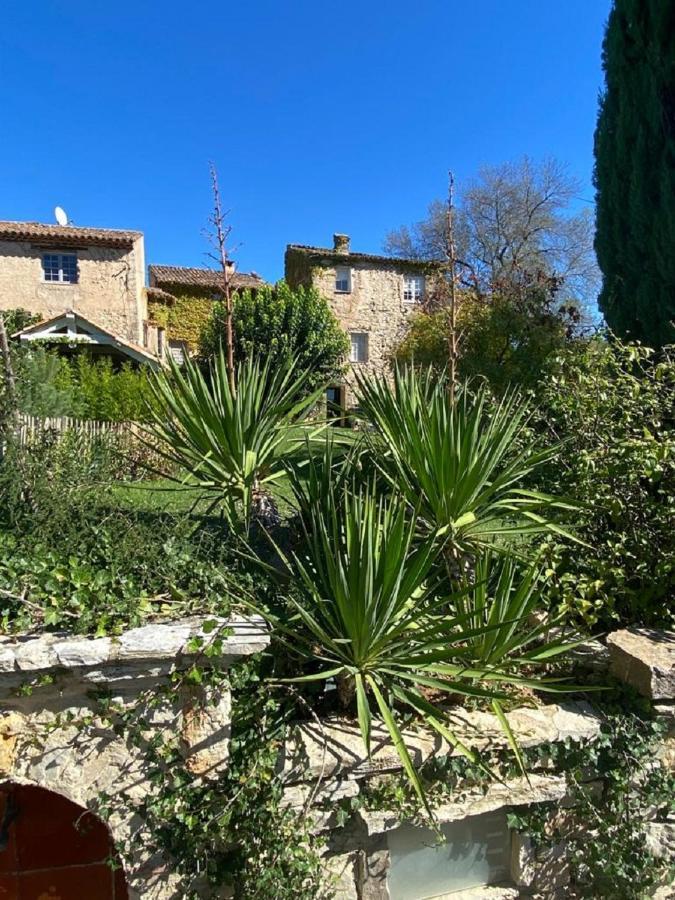 Domaine Le Petit Hameau Aparthotel Cotignac Bagian luar foto