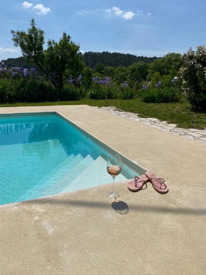 Domaine Le Petit Hameau Aparthotel Cotignac Bagian luar foto